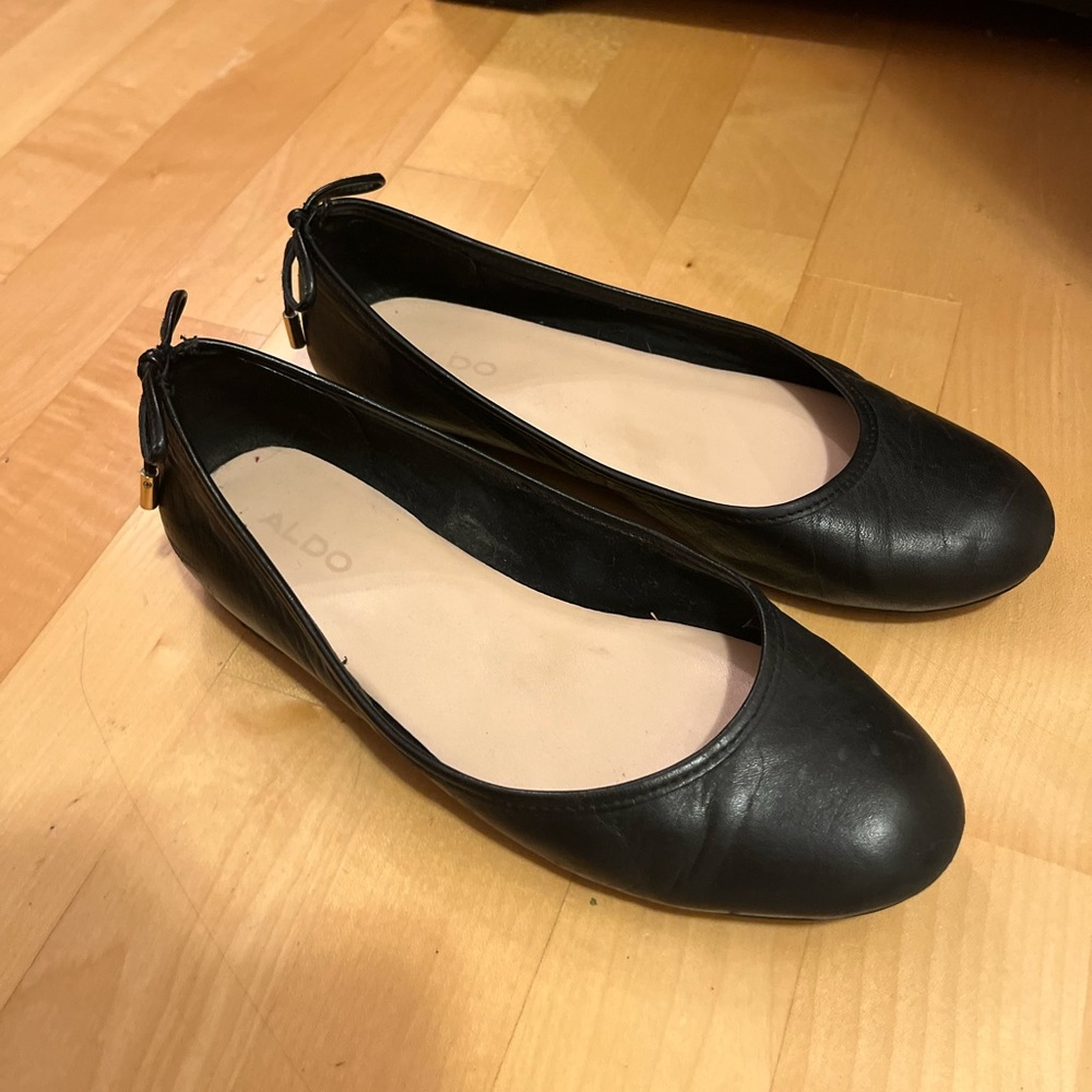 Aldo Black Round Toe Flats